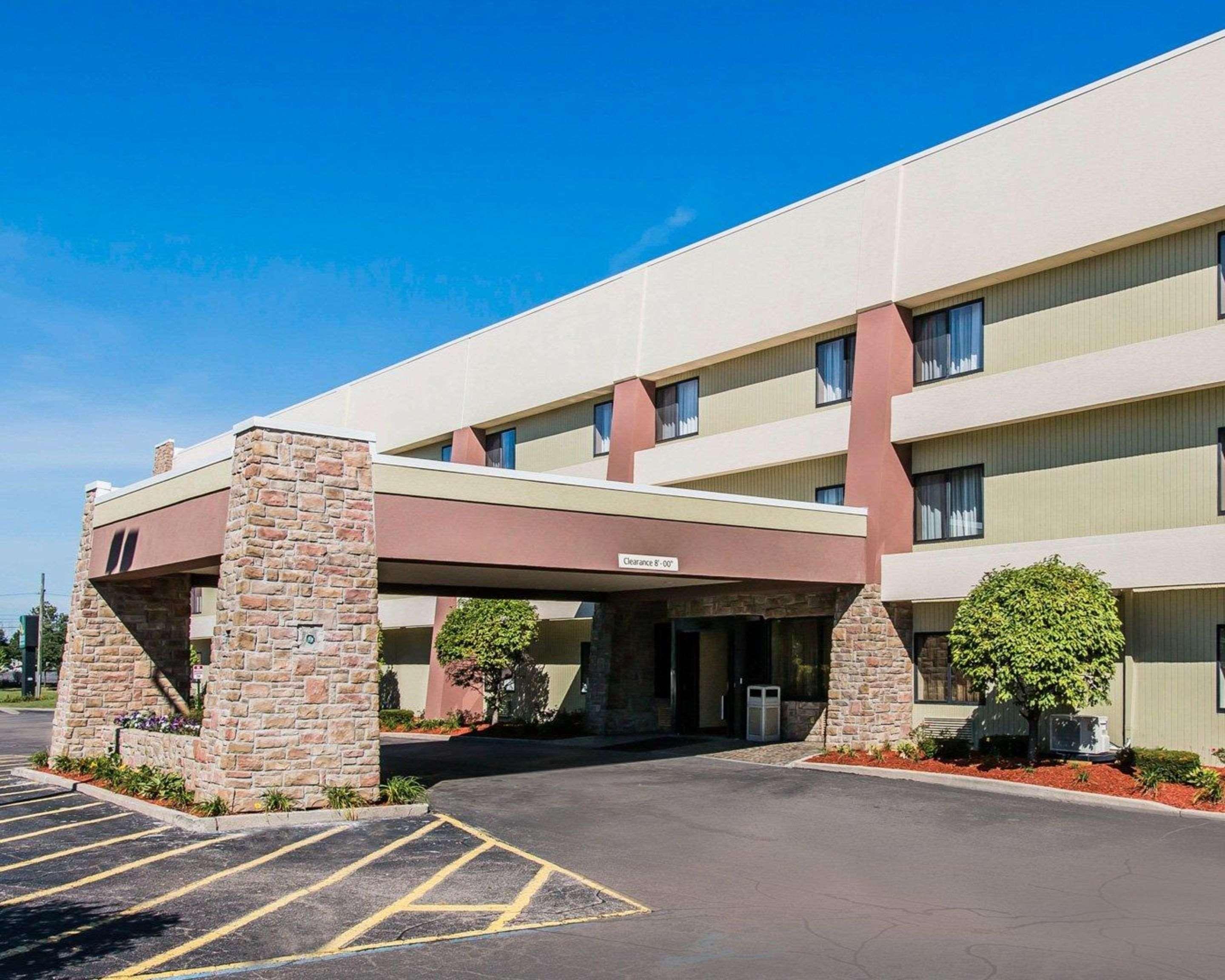 Quality Inn & Suites Warren - Detroit Exterior foto