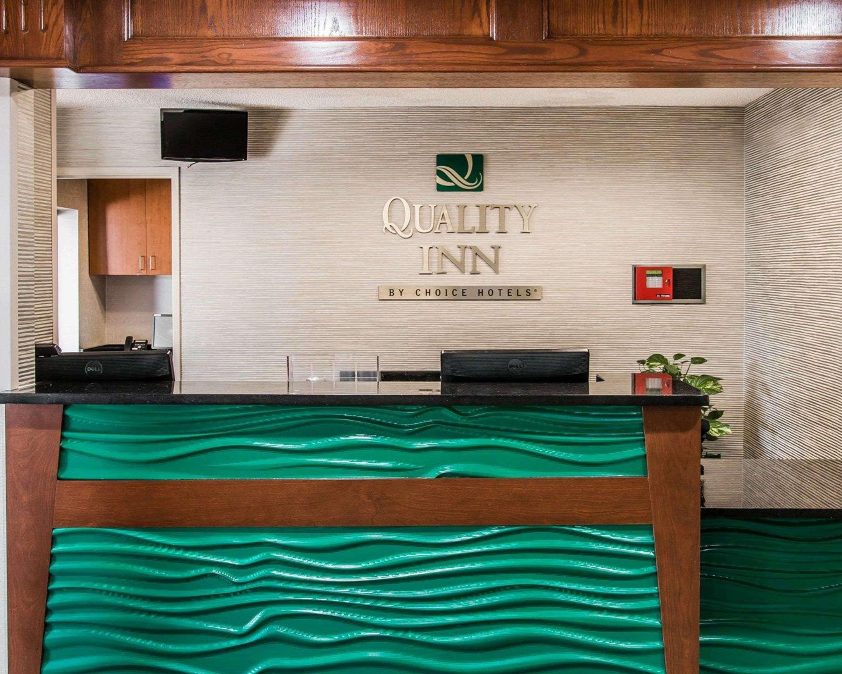 Quality Inn & Suites Warren - Detroit Exterior foto