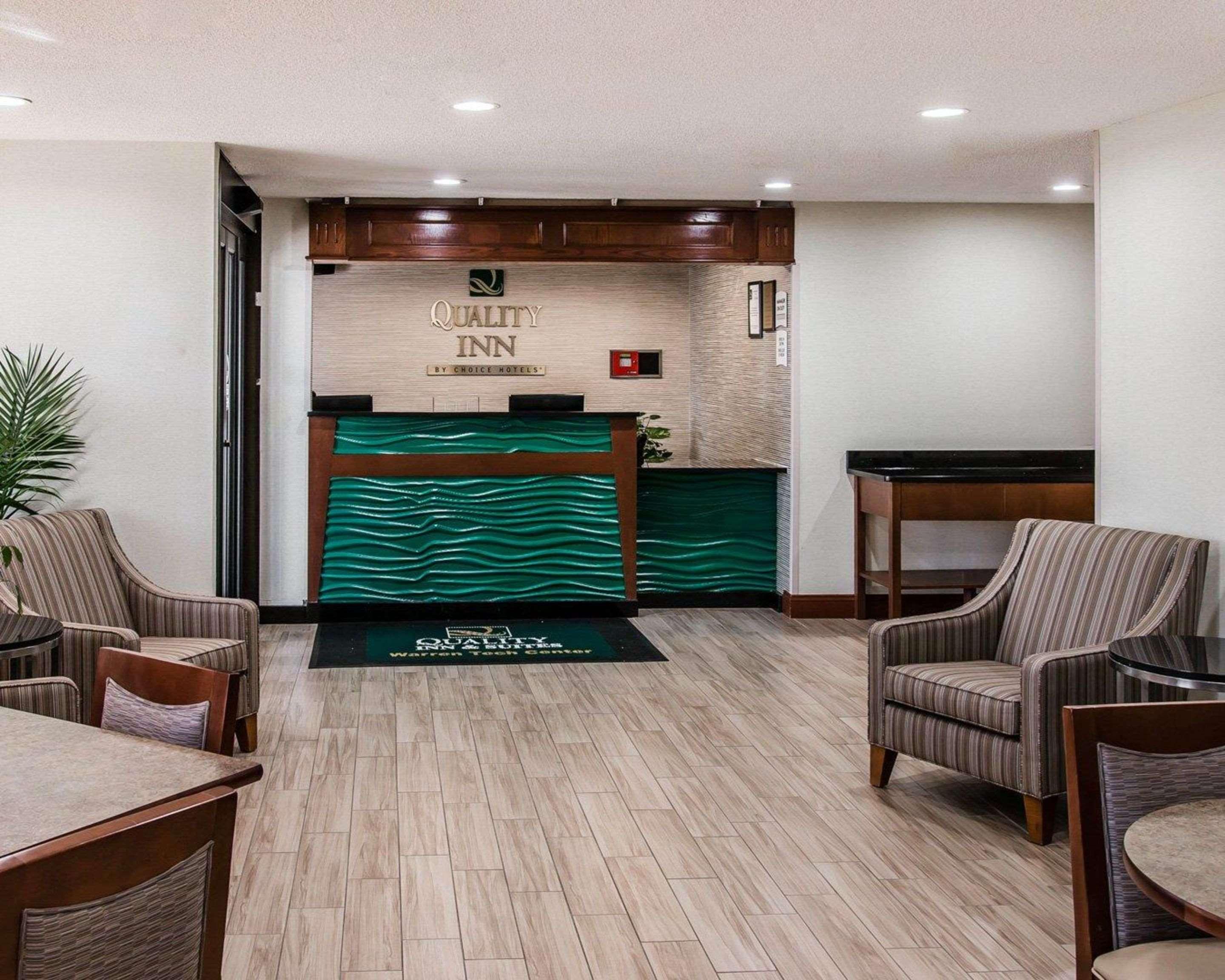 Quality Inn & Suites Warren - Detroit Exterior foto