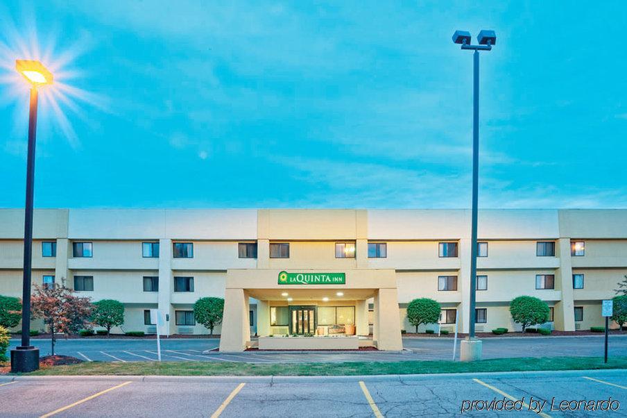 Quality Inn & Suites Warren - Detroit Exterior foto