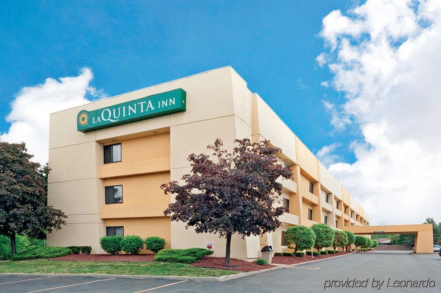 Quality Inn & Suites Warren - Detroit Exterior foto