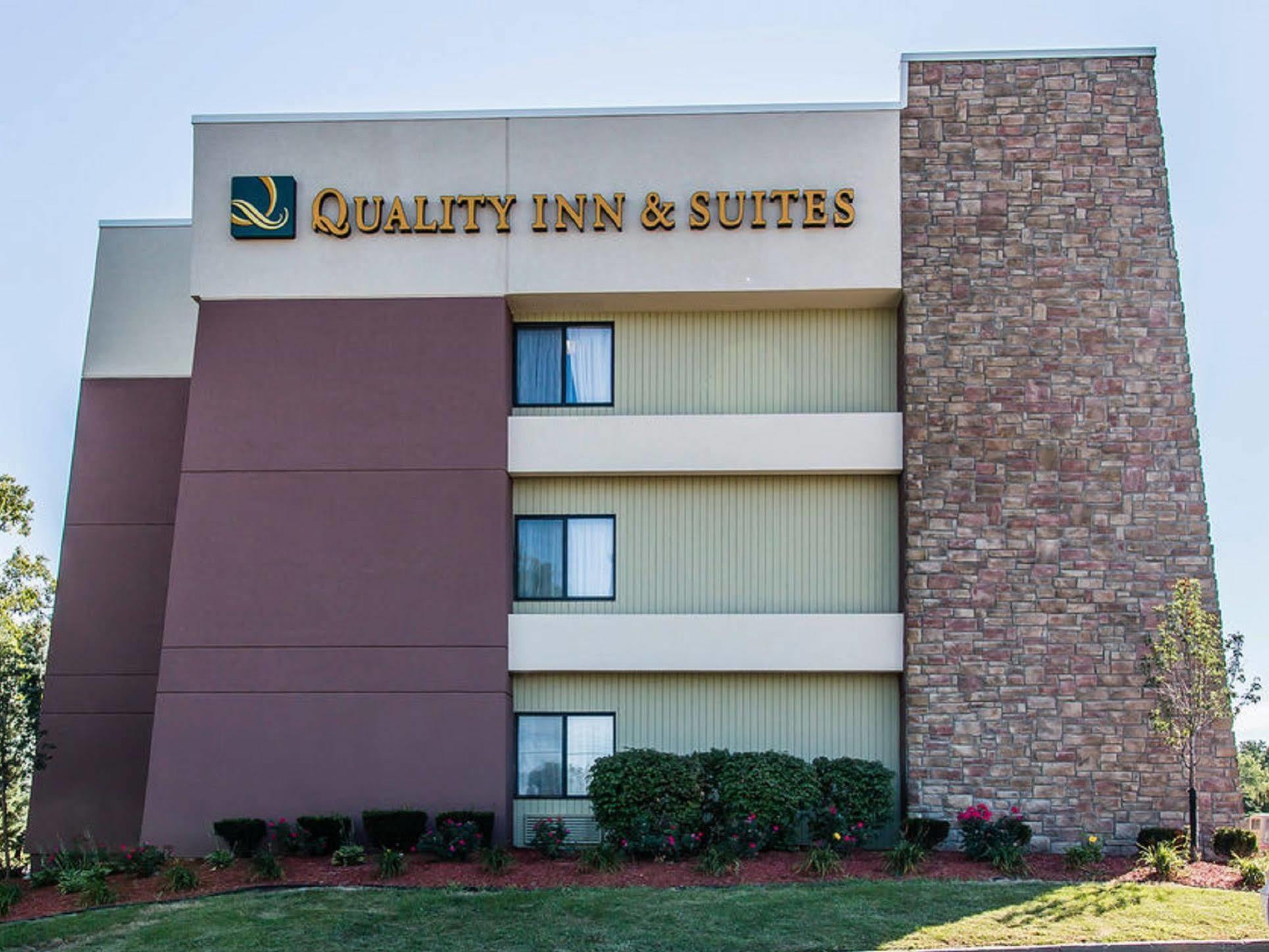 Quality Inn & Suites Warren - Detroit Exterior foto