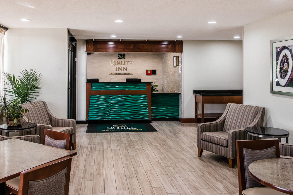 Quality Inn & Suites Warren - Detroit Exterior foto